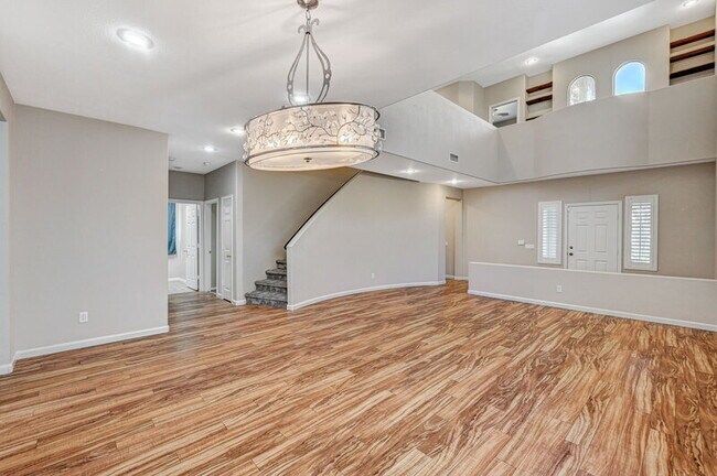 Building Photo - 10588 Isola Bella St