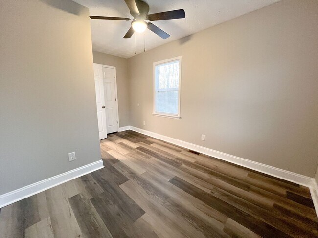 Building Photo - Move-In Specials Available! Completely Rem...