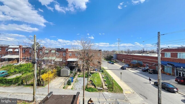 Building Photo - 2527 Kirk Ave