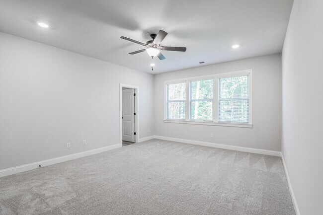 Building Photo - 131 Vivian Ln