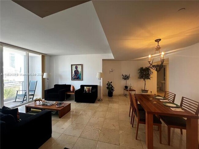 Building Photo - 901 Brickell Key Blvd