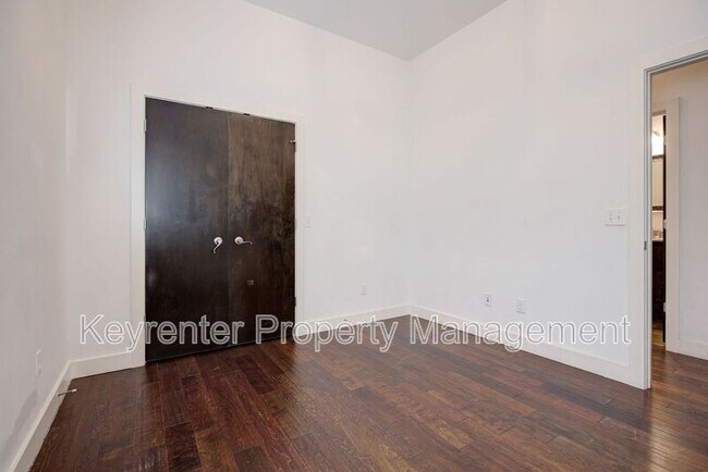 Building Photo - 727 NE 5th St