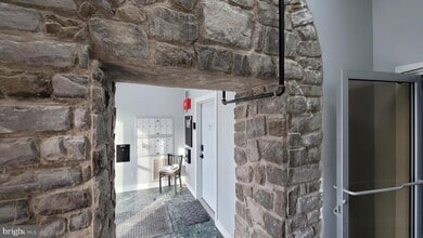 Building Photo - 1729 CENTRE Ave