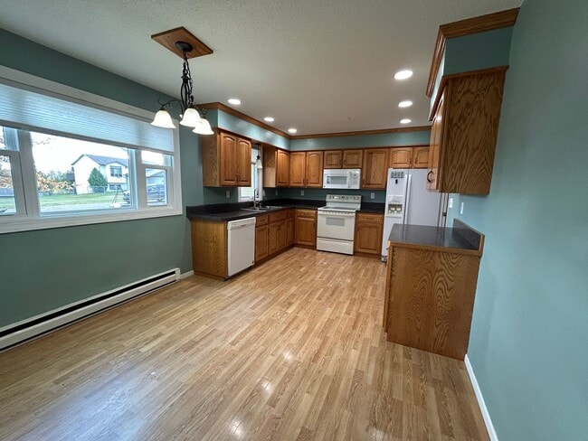 Building Photo - Spacious 5-Bedroom Family Haven with Moder...