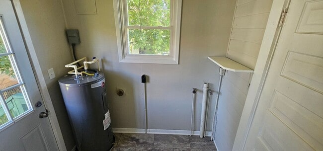 Building Photo - Cozy 1-Bedroom, 1-Bathroom Apartment in Hi...