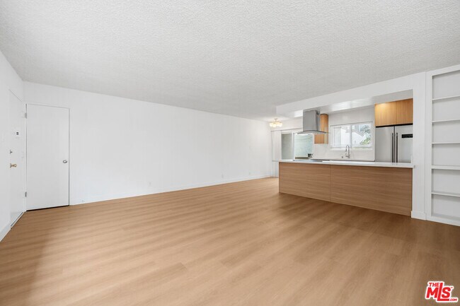 Building Photo - 833 5th St