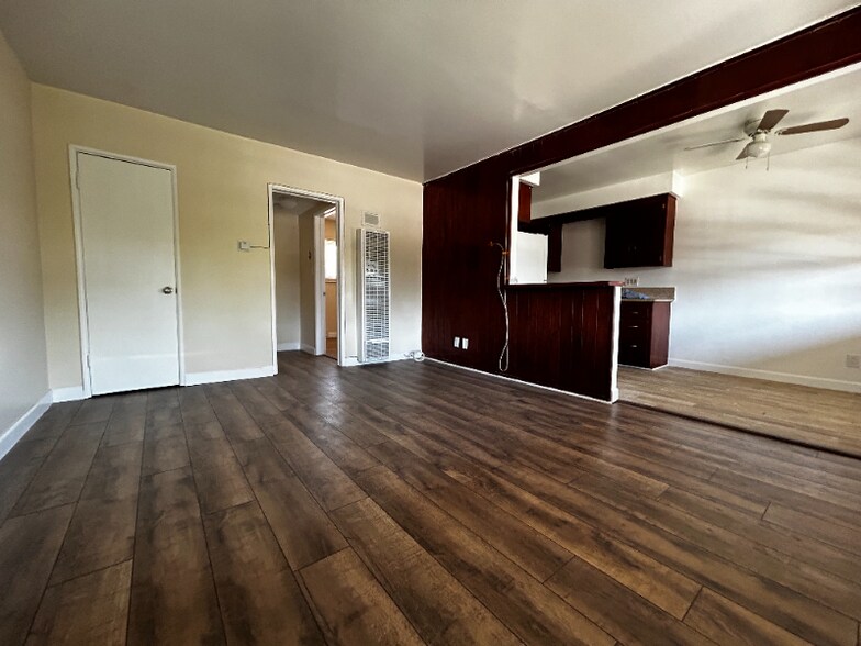 Building Photo - 720 N Marengo Ave