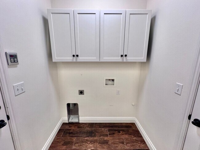 Building Photo - $2,350 Bullard & Locan, 3 bedroom - Wrenwo...