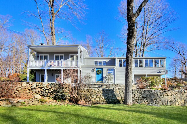 Primary Photo - 562 Canoe Hill Rd