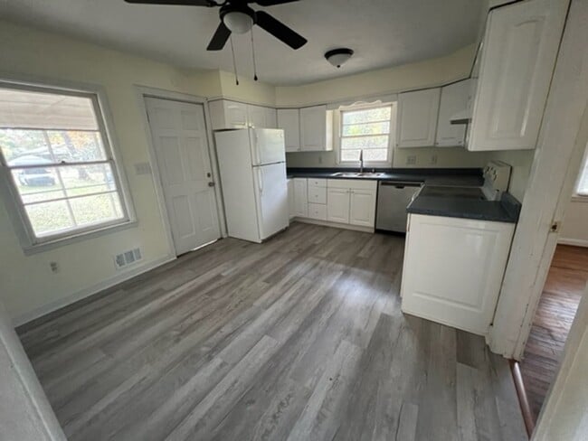 Building Photo - Spacious 3 bed 2 bath house in Athens!
