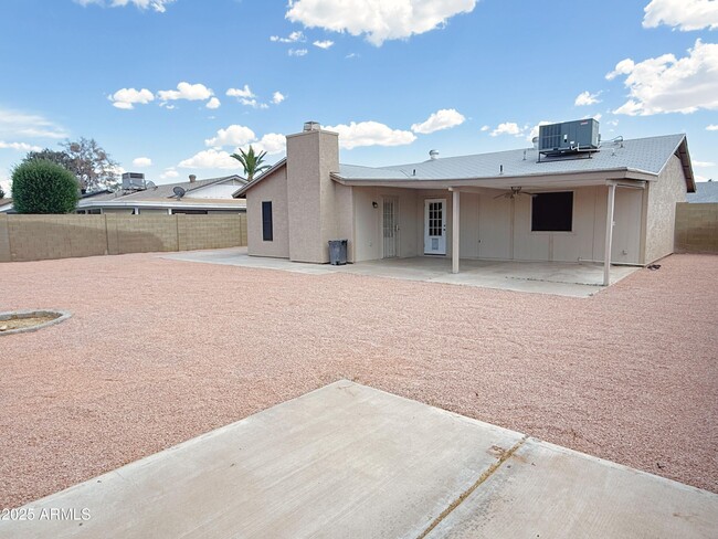 Building Photo - 716 W Nopal Pl