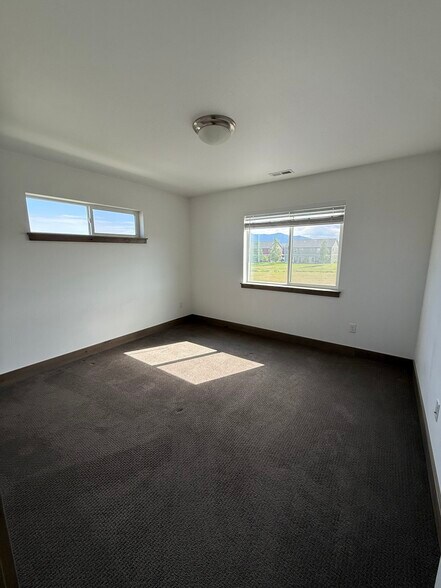 Building Photo - 986 Cassandra Ln
