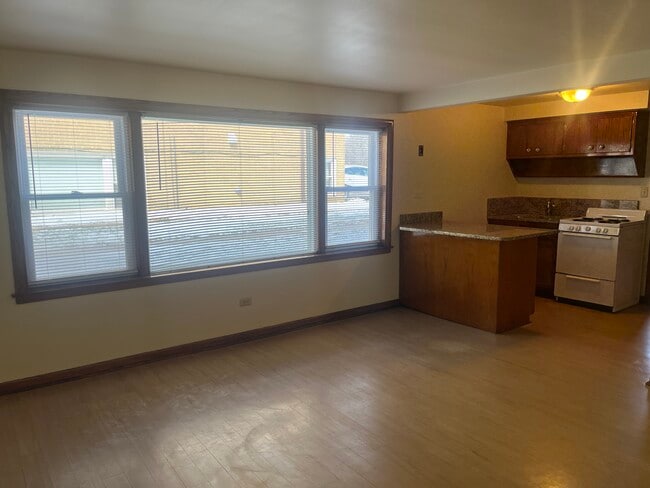 Building Photo - 8545-8553 N Milwaukee Ave