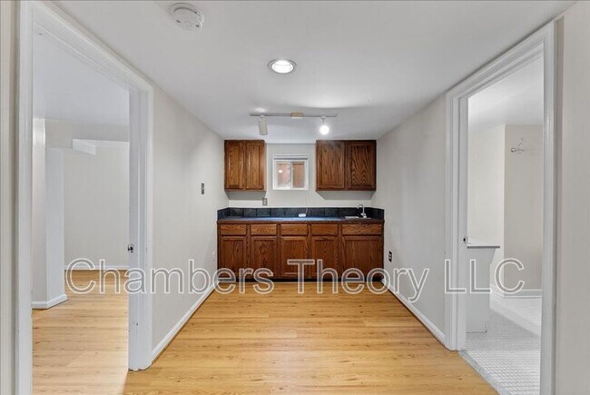 Building Photo - 1105 20th St