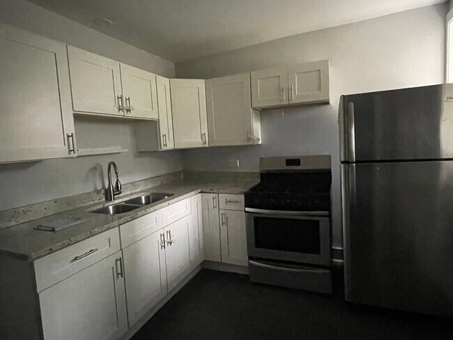 Building Photo - 851 N Mozart St