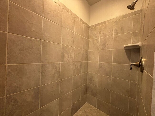 Building Photo - SPACIOUS SINGLE LEVEL HOME IN WASHINGTON FIELDS FOR RENT!