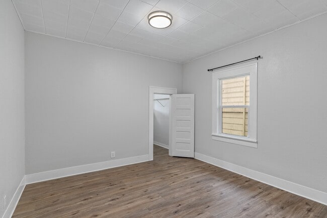 Building Photo - 3033 Sumner Ave