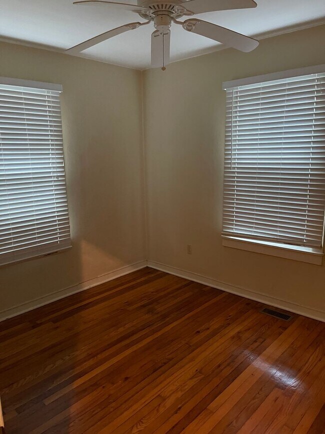 Building Photo - Charming 2 bed 1 bath home