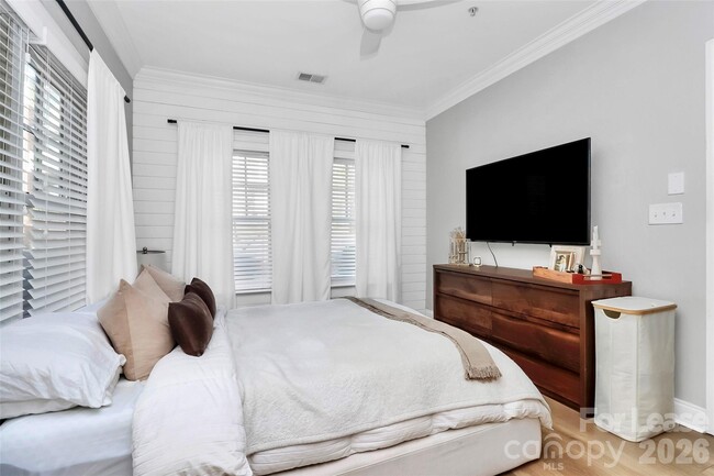 Building Photo - 105 S Summit Ave