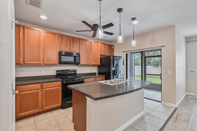 Building Photo - Beautiful 2/2.5 Townhome W/ 1 Car Garage L...
