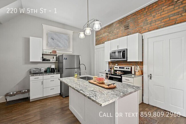 Building Photo - 220 W 5th St