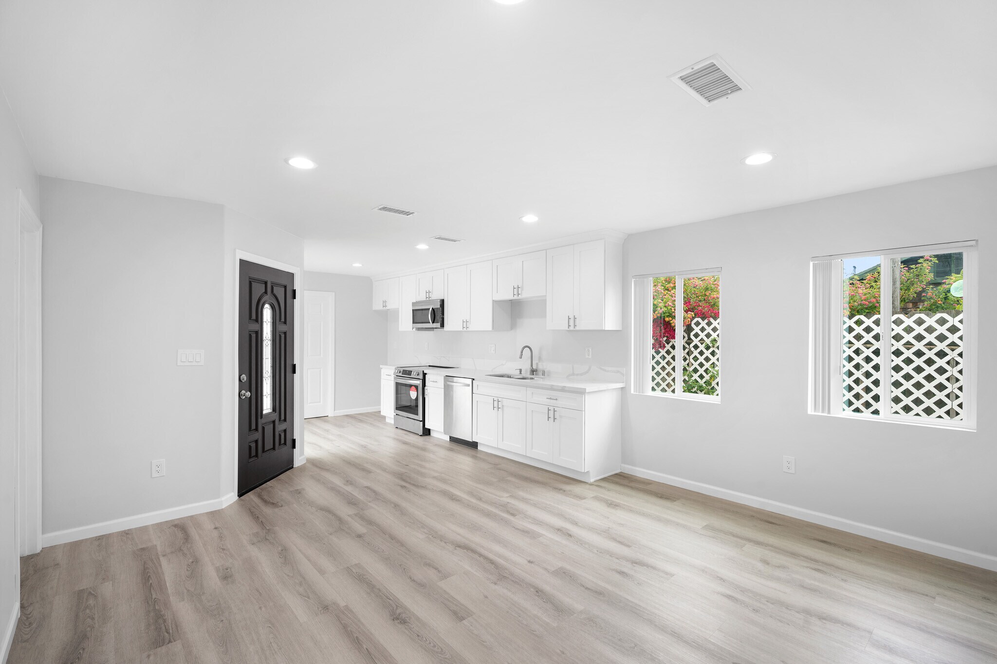 Building Photo - 536 South St