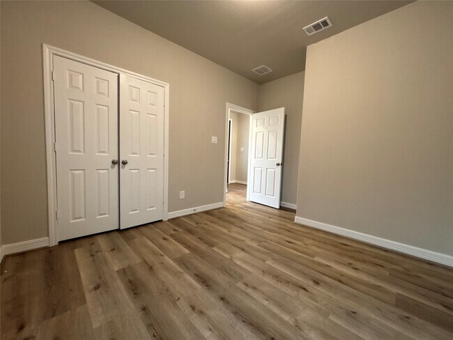 Building Photo - 2913 Clf Rdg Ln