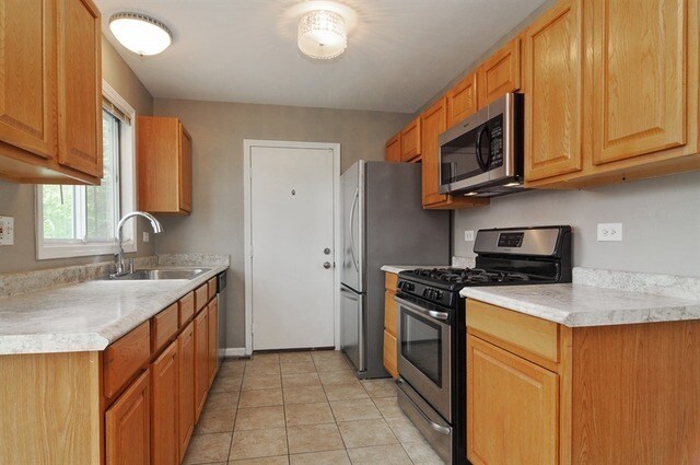 Kitchen - 826 Coral Ave