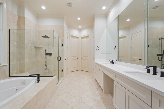 Building Photo - 521 Lovett Blvd