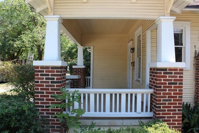 Building Photo - 2826 Salado St