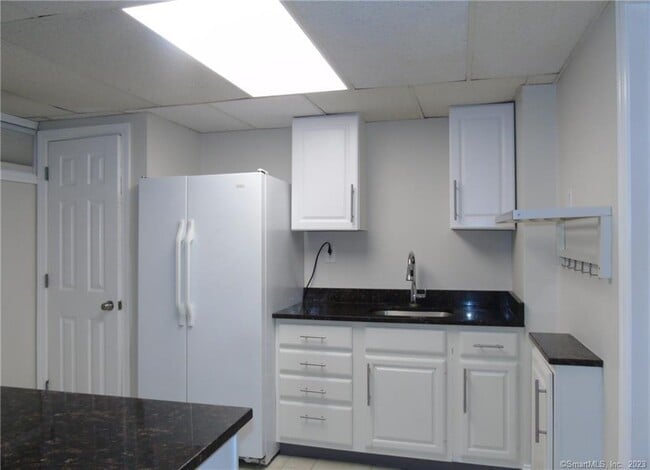 Building Photo - 14 Mayfair Pl