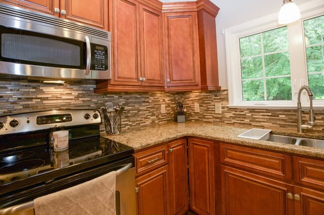 Building Photo - 5 Kemper Woods Ct