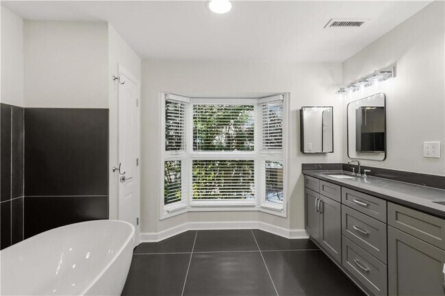 Building Photo - 3475 Oak Valley Rd NE