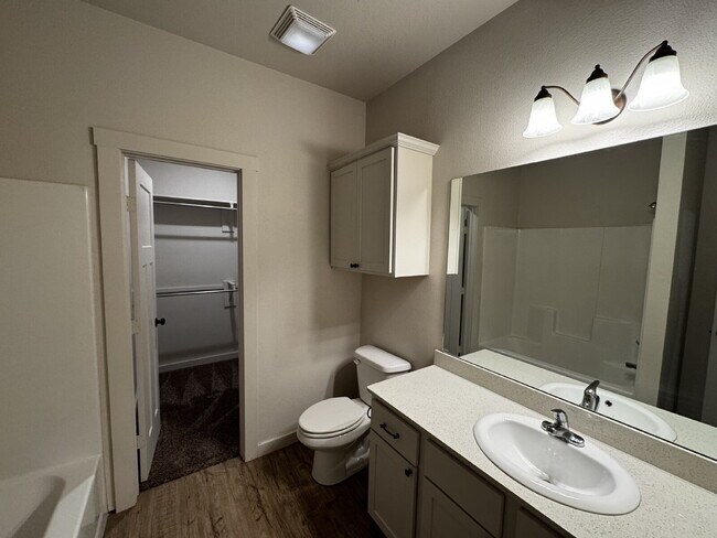Building Photo - Beautiful Home Located Near Texas Tech Cam...