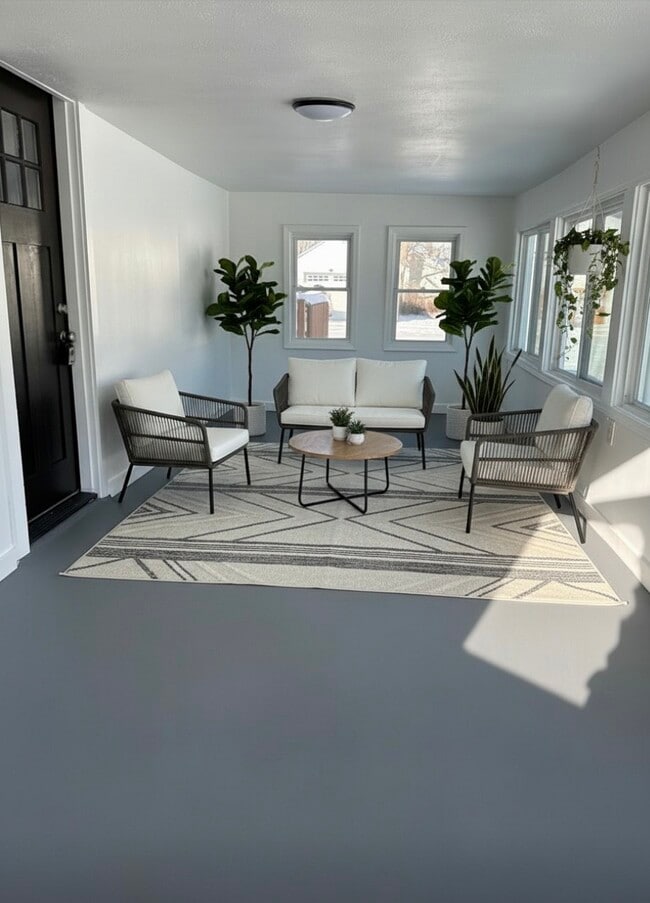 Building Photo - 3018 Alice Ave