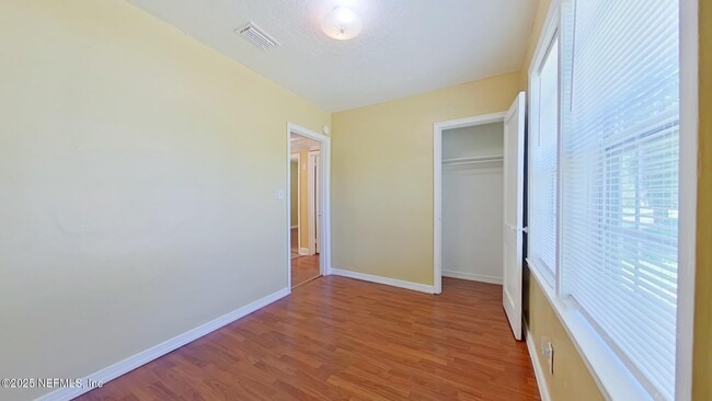 Building Photo - 1162 Lake Forest Blvd