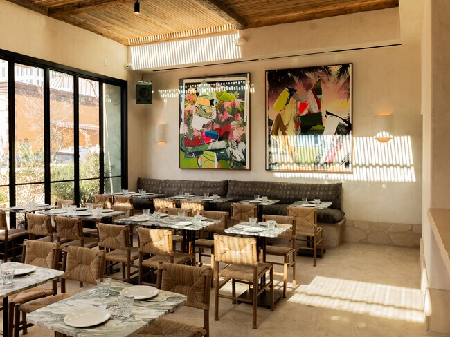 Building Photo - 11970 Montana Ave