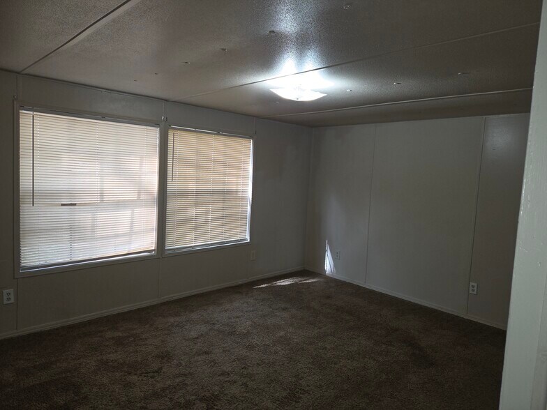 Building Photo - 8047 Mariner St