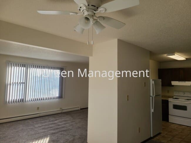 Building Photo - 2 Bedroom with Heat Paid and Garage
