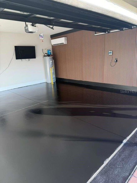 Building Photo - 33412 Country House Dr