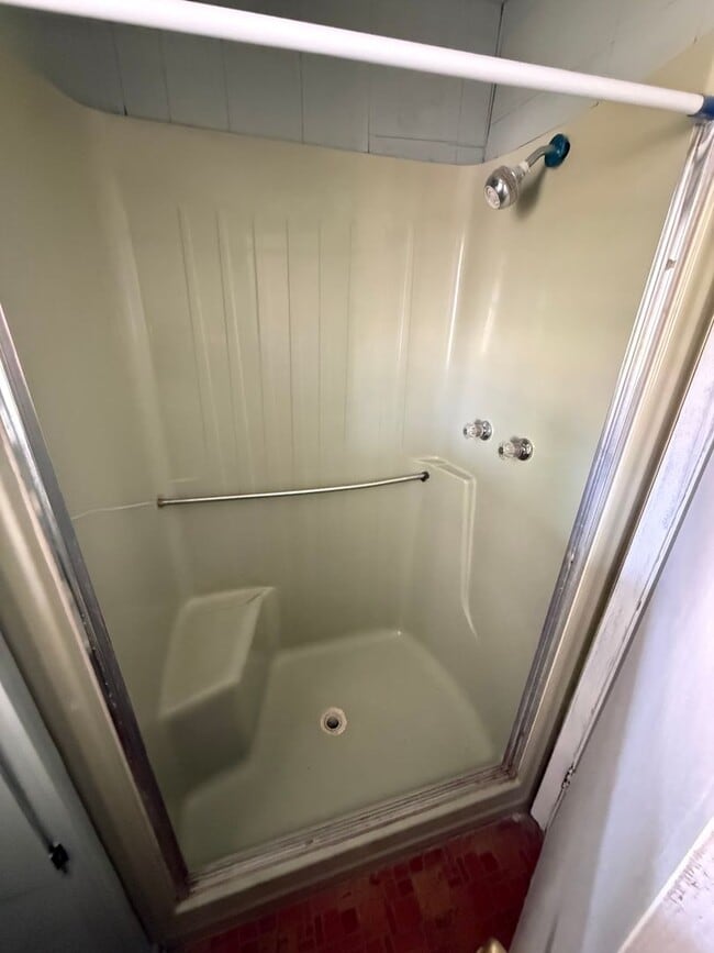 Building Photo - Renovated 5 Bedroom 2 Bath Home for Rent!