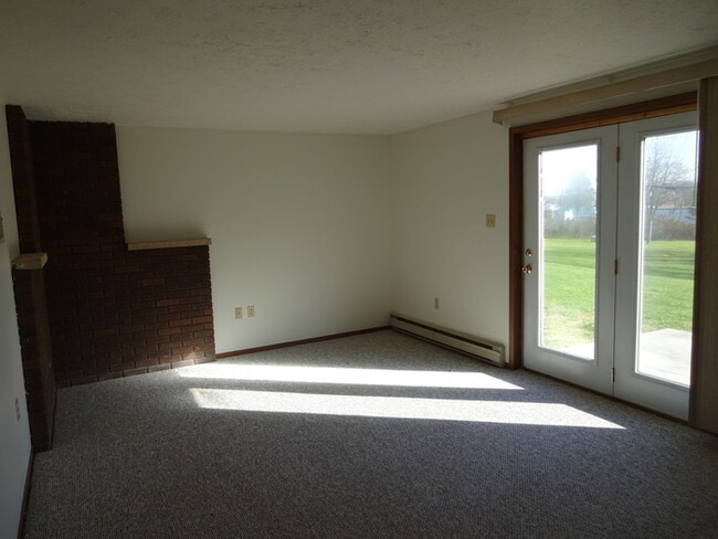 Building Photo - Townhouse with a nice view