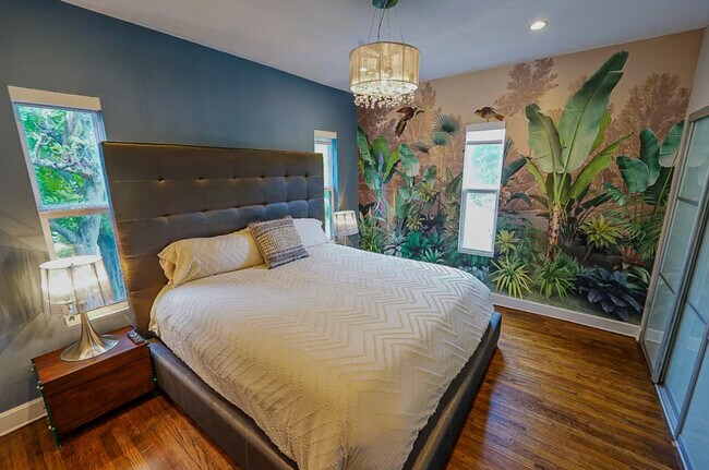 Building Photo - 200 NE 16th Ave