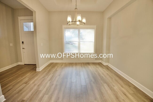 Building Photo - 4bed Home within Walking Distance to Sound