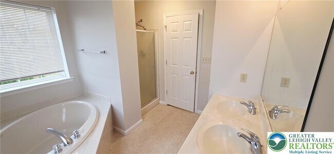 Building Photo - 3791 Knight Dr