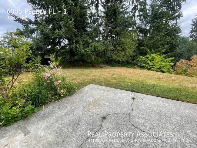 Building Photo - Affordable 3 bed, 1 bath unit w/laundry in...