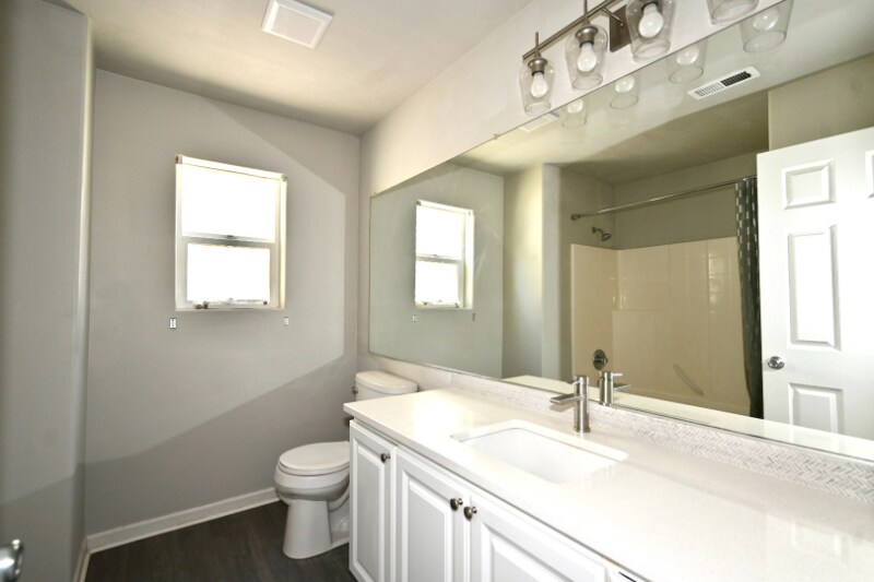 Building Photo - 5659 NE Canard Dr