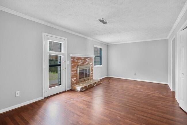 Building Photo - 1546 Paces Ferry N Dr SE