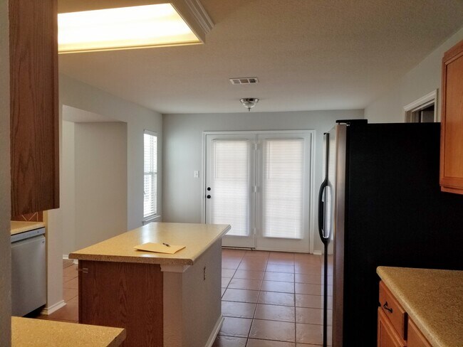 Building Photo - 196 Valero Dr