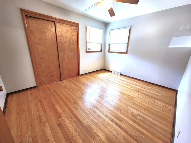 Building Photo - 3 bedroom, single family home - Available ...